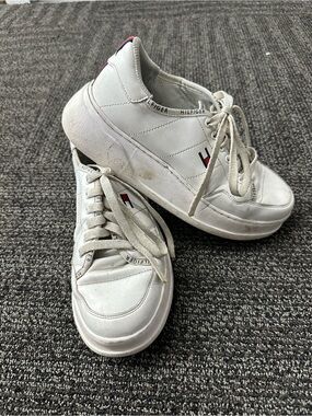 Women's Tommy Hilfiger Grazie Lightweight Lace Up Casual Sneakers White Sz 7.5 M